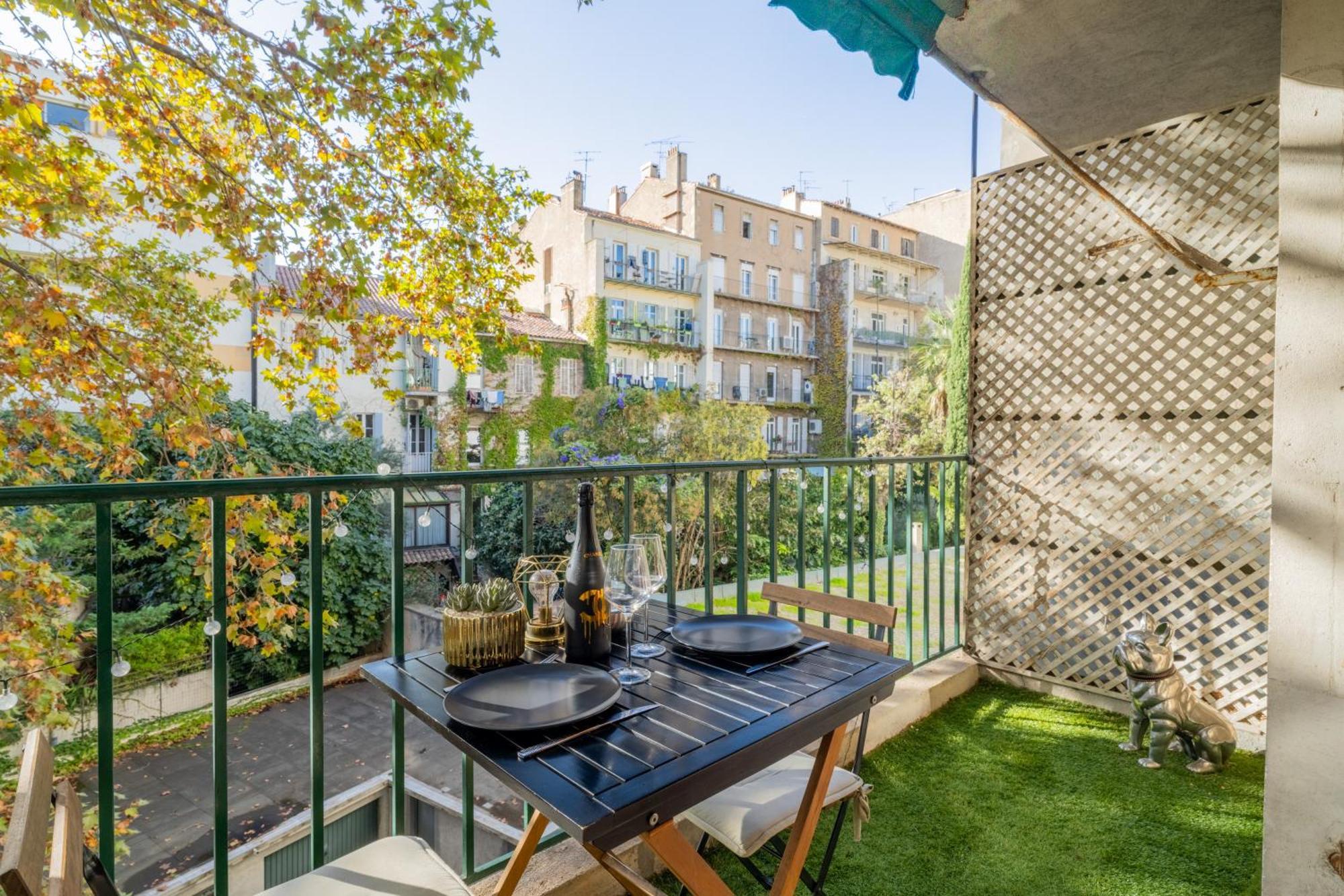 Le Carre D'Or Mermoz Marseille Exterior photo